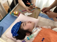 ボンドで貼り合わせる係